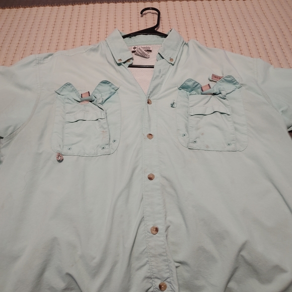 Medium Columbia fishing shirt - Picture 3 of 3
